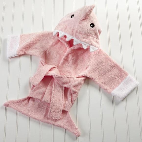 So cute Baby Aspen Pink Shark Robe - 0-9 months - Like new - Picture 4 of 9